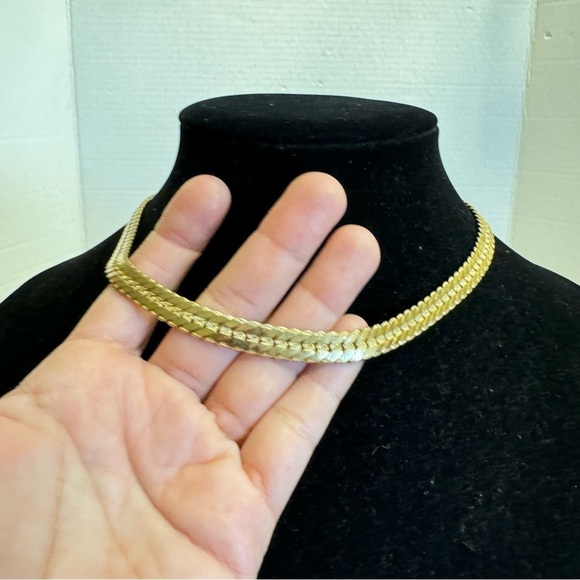 Vintage Necklace Gold Tone Herringbone Flat Chain Collar Costume Jewelry - Picture 5 of 15